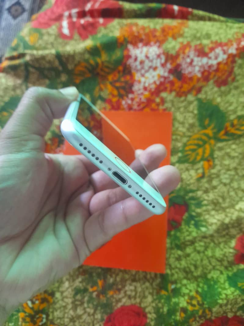 Apple iPhone 8 5