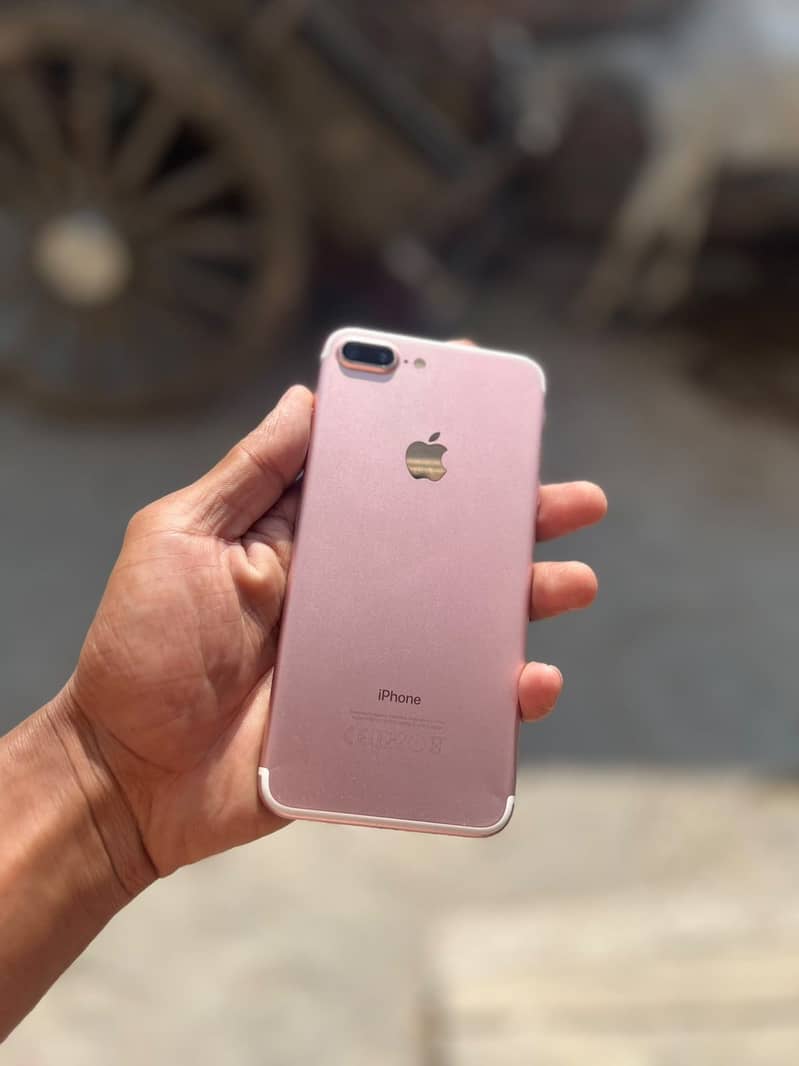 Apple iPhone 7 Plus 1