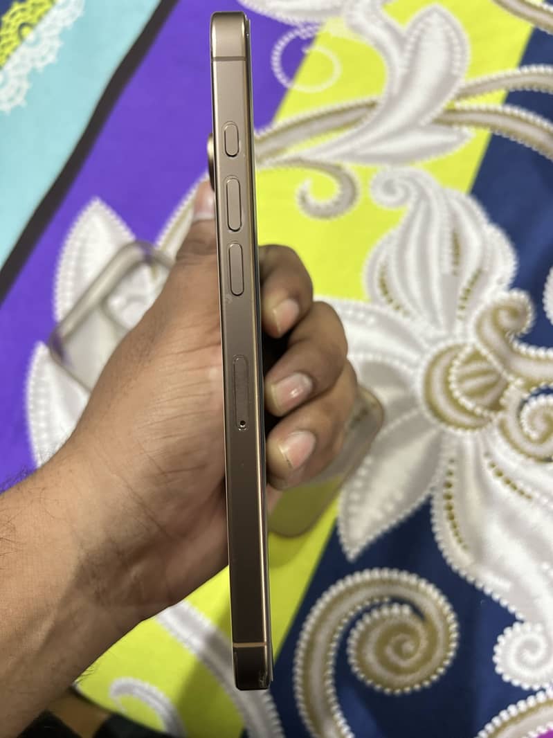 Apple iPhone 16 Pro Max 5