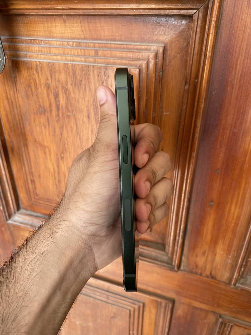 Apple iPhone 13 1