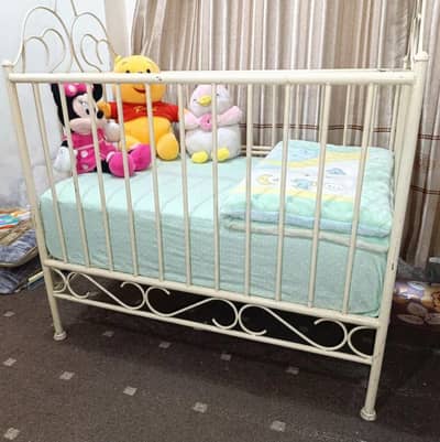 Customised baby crib