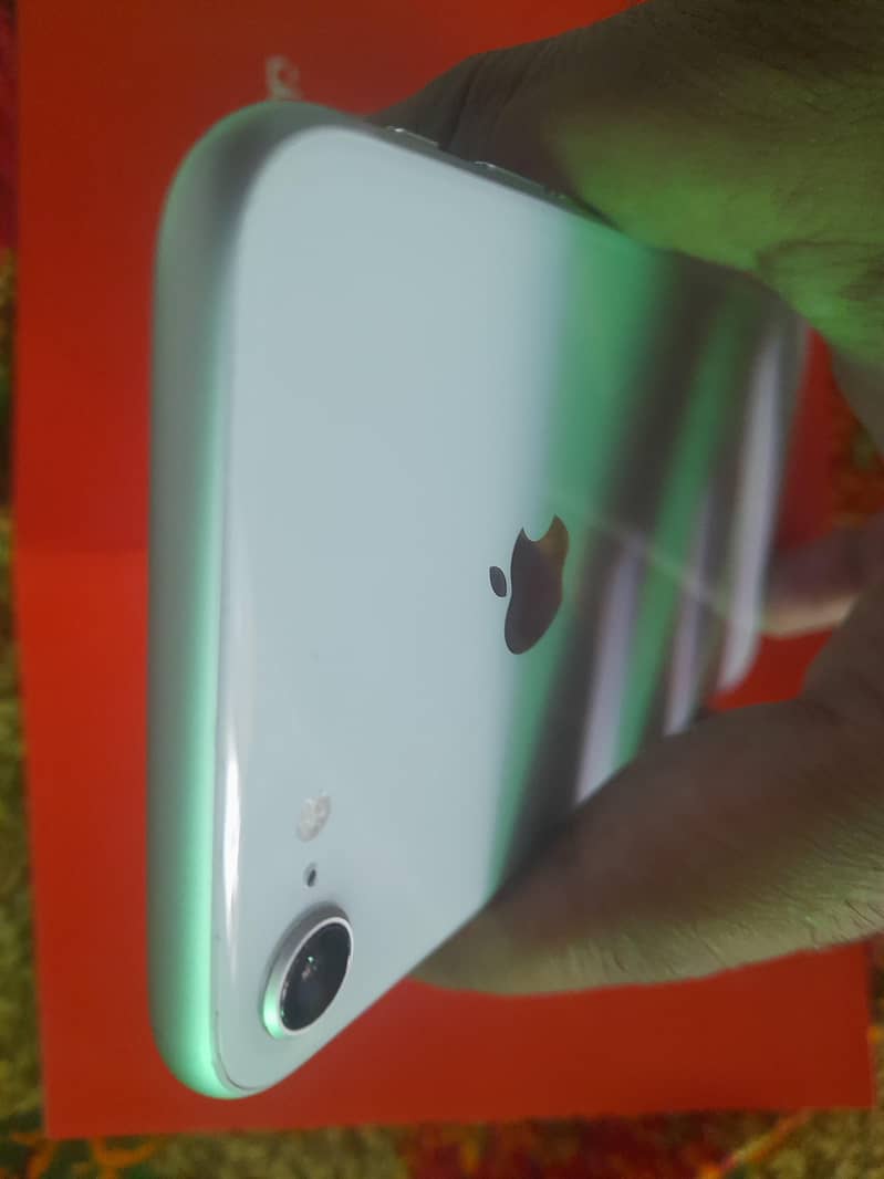 Apple iPhone 8 3