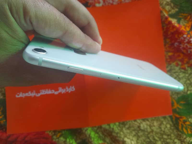 Apple iPhone 8 4