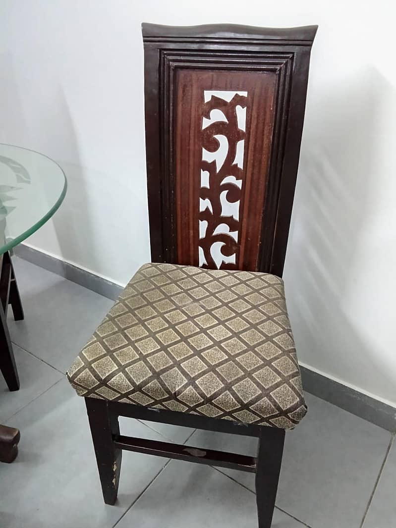 4 seater Dinning table 4