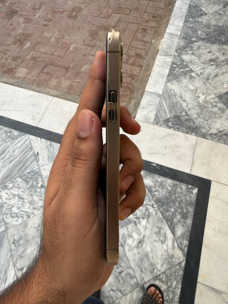 iphone 12 pro with box 6