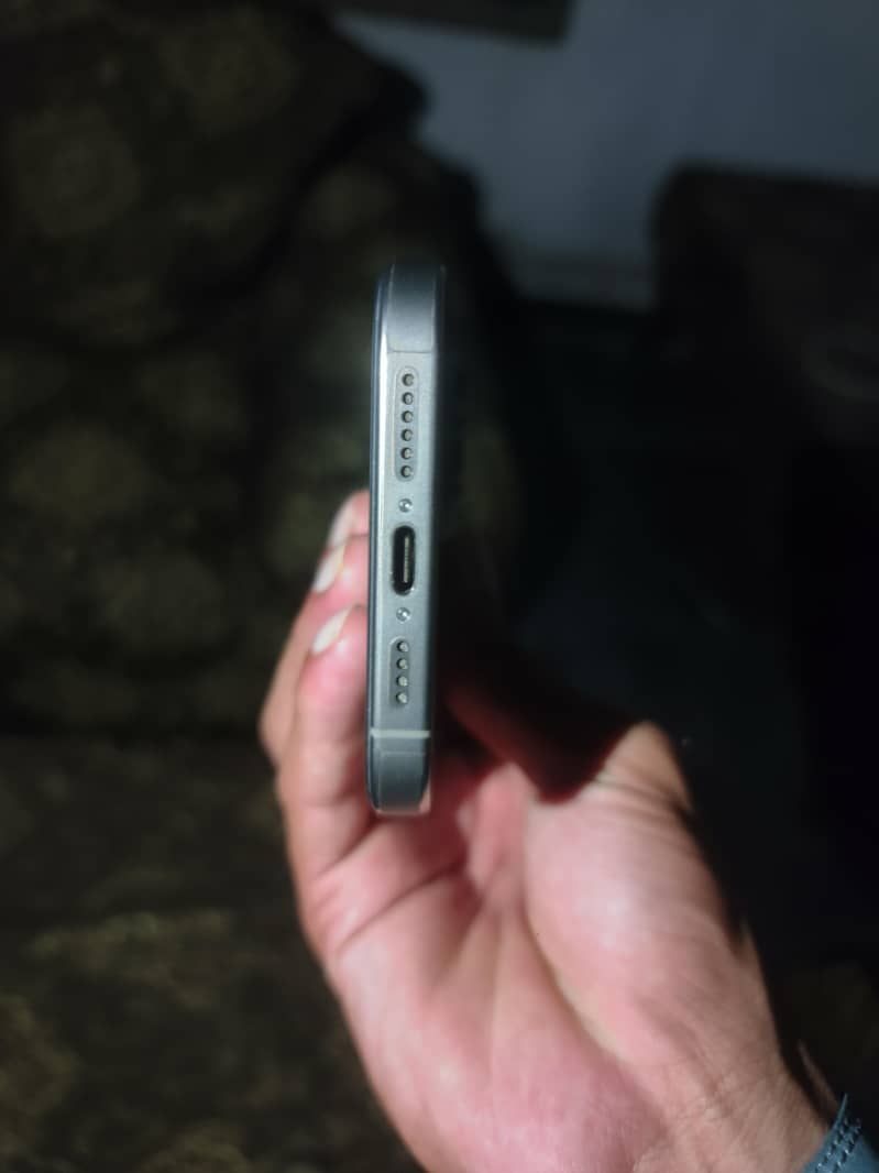 Apple iPhone 15 Pro Max 3