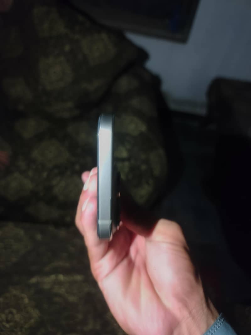 Apple iPhone 15 Pro Max 4