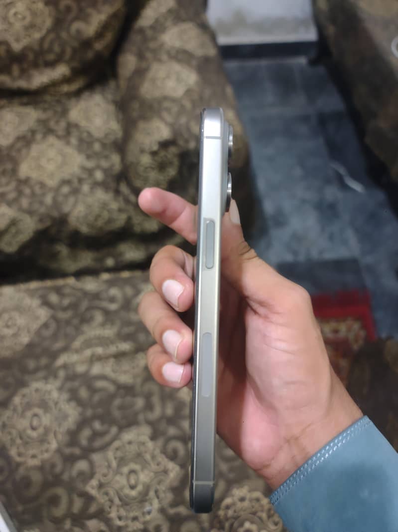 Apple iPhone 15 Pro Max 5