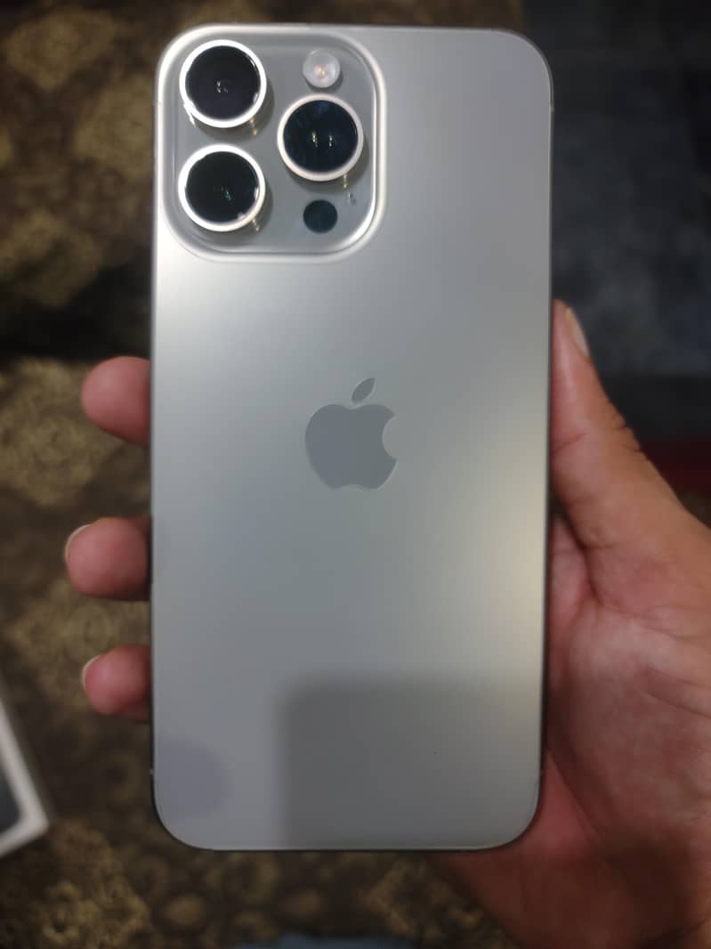 Apple iPhone 15 Pro Max 6