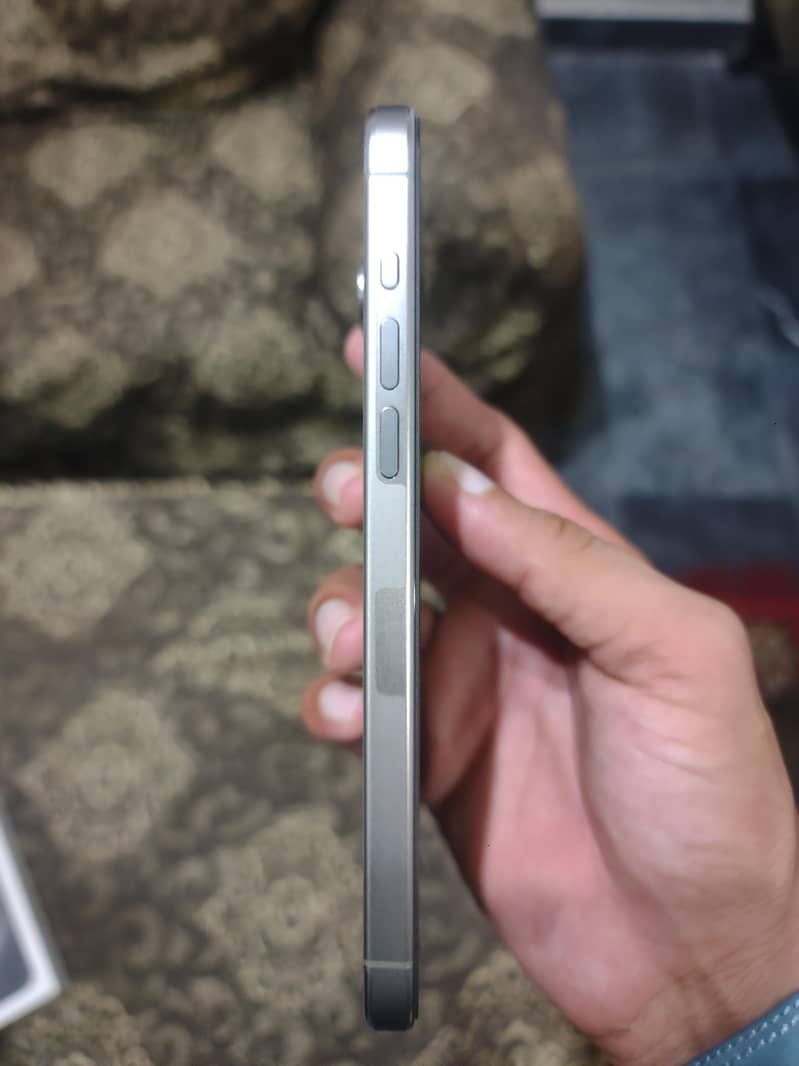 Apple iPhone 15 Pro Max 7