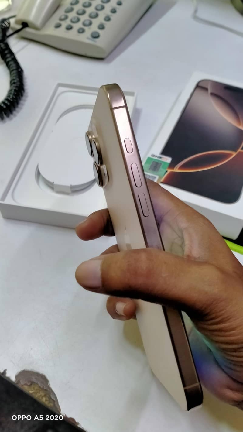 Apple iPhone 16 Pro Max 2
