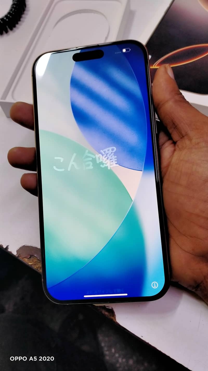 Apple iPhone 16 Pro Max 4
