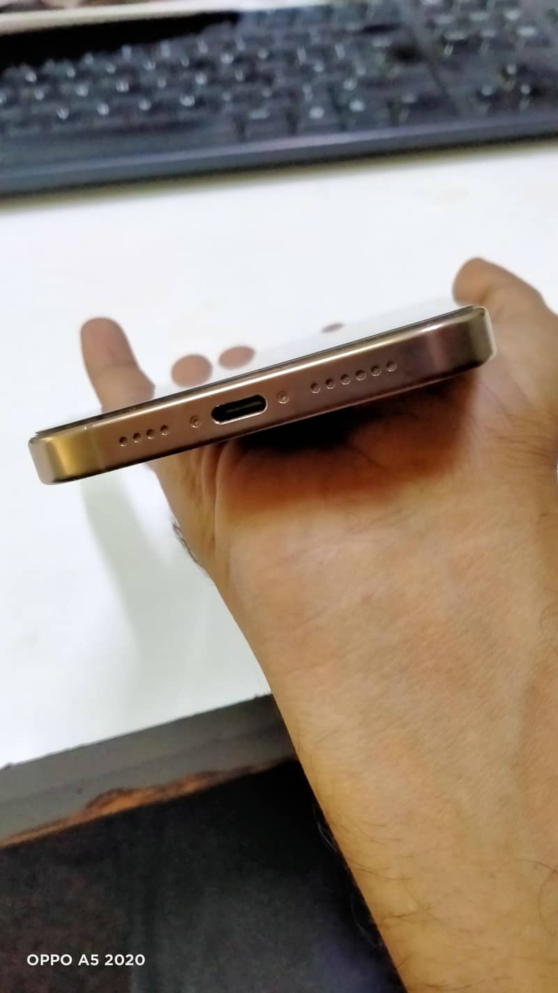 Apple iPhone 16 Pro Max 6