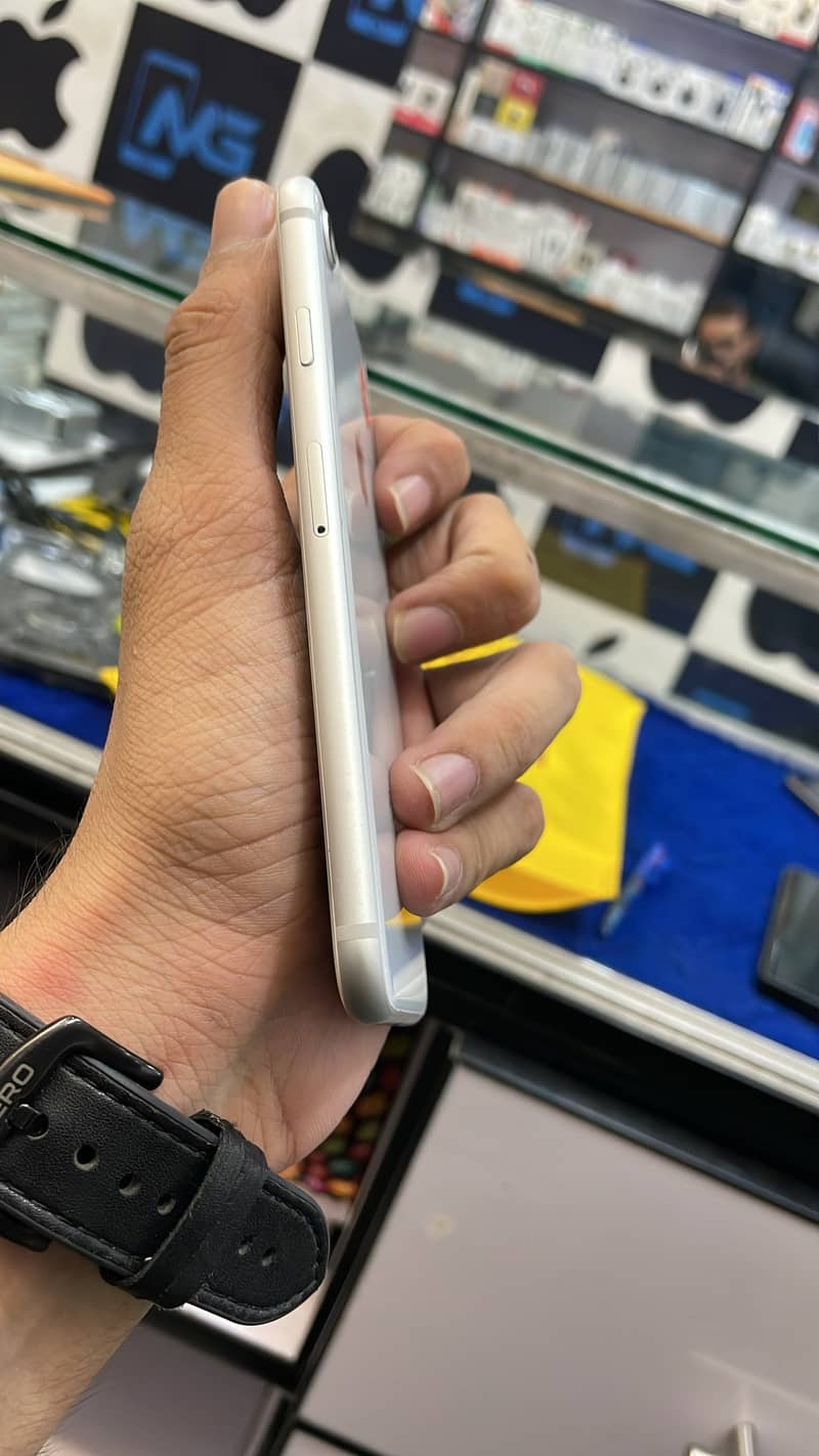 iPhone 8 (FU - 4month Sim time) 2