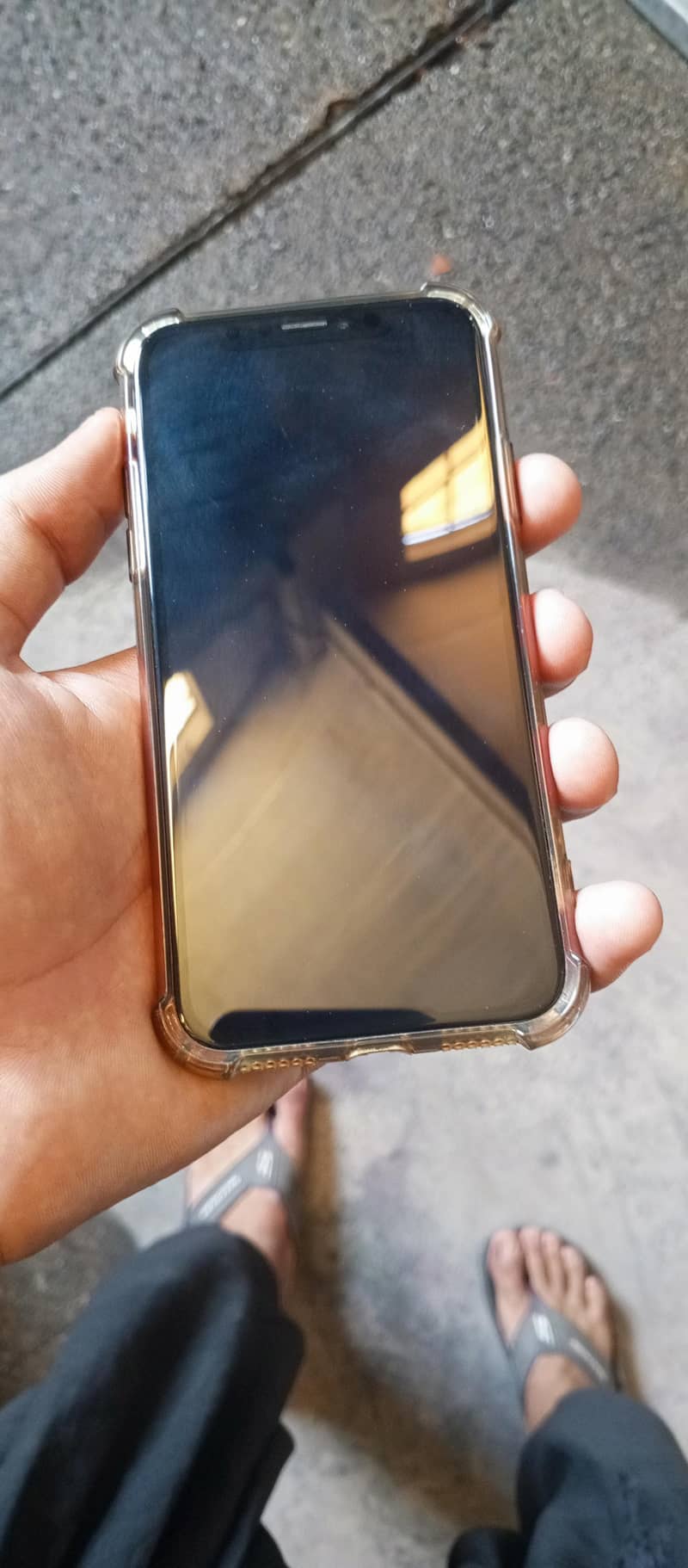 Apple iPhone X 4