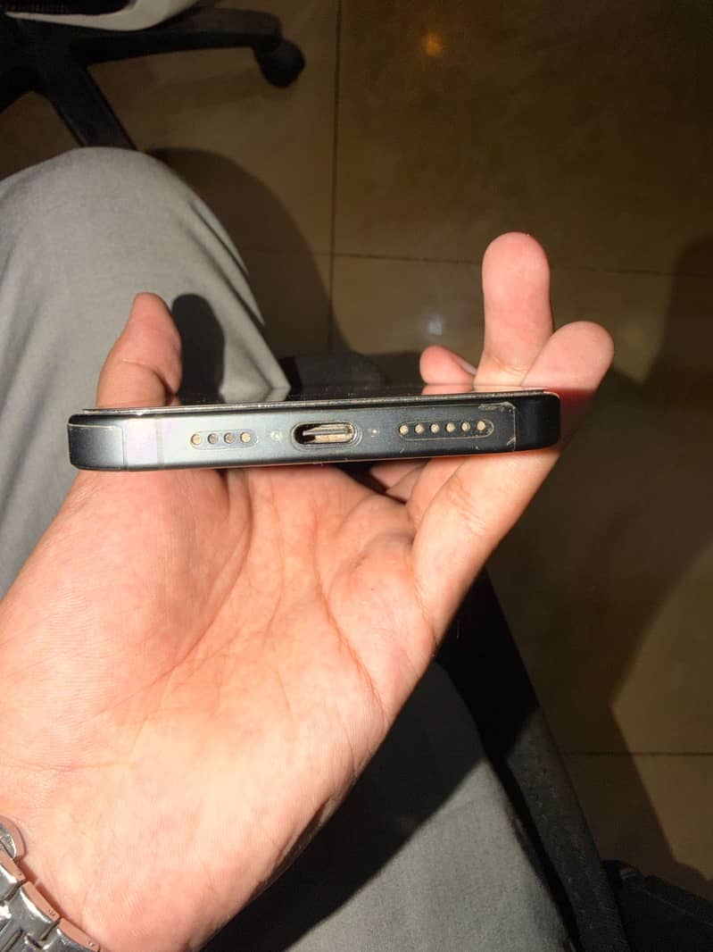 Apple iPhone 15 Pro Max 2