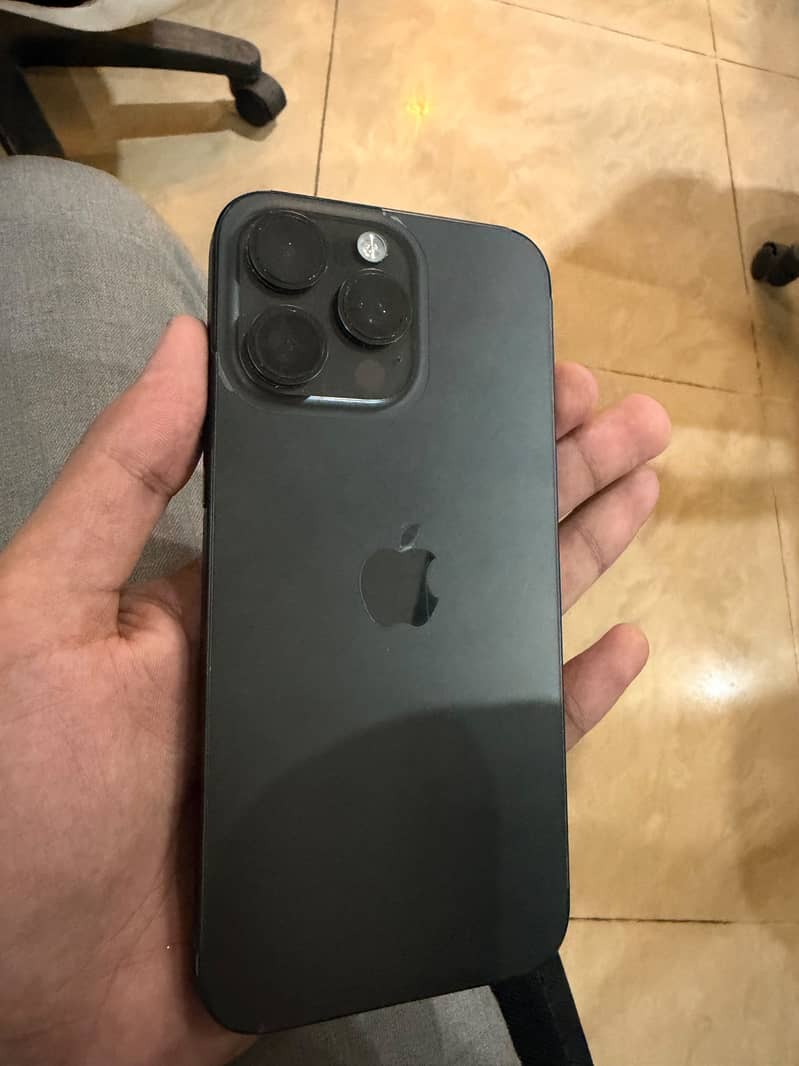 Apple iPhone 15 Pro Max 3