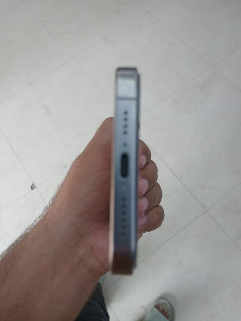 Apple iPhone 15 Pro Max 4