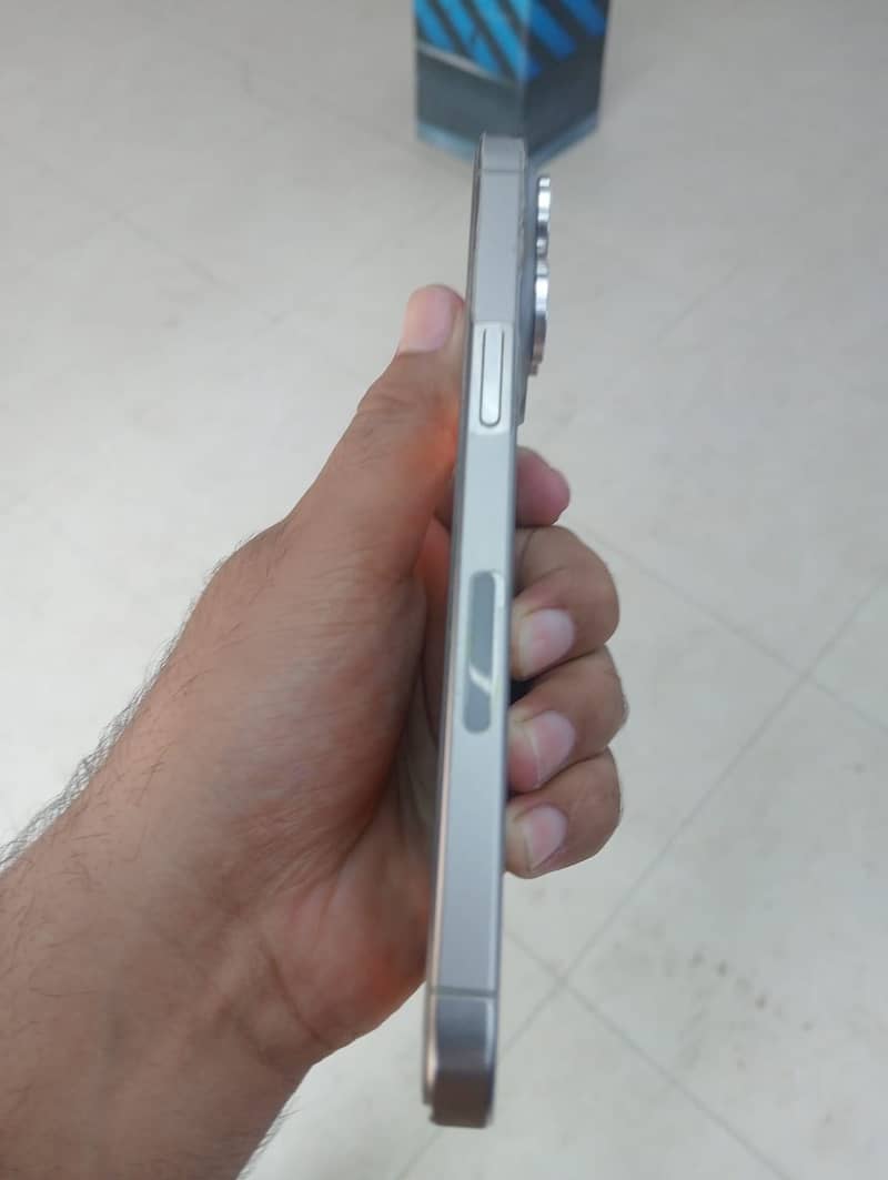 Apple iPhone 15 Pro Max 5