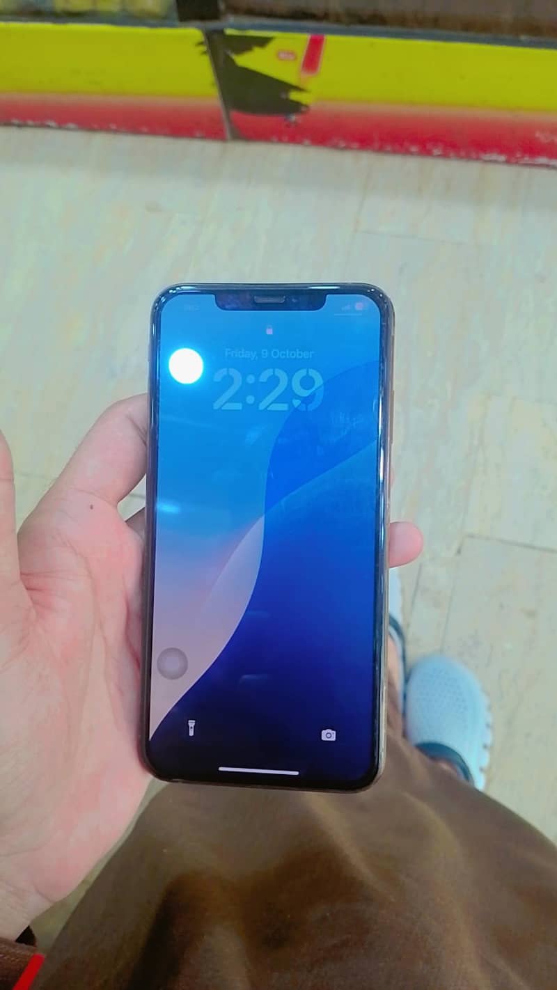 Apple iPhone XS Max 3