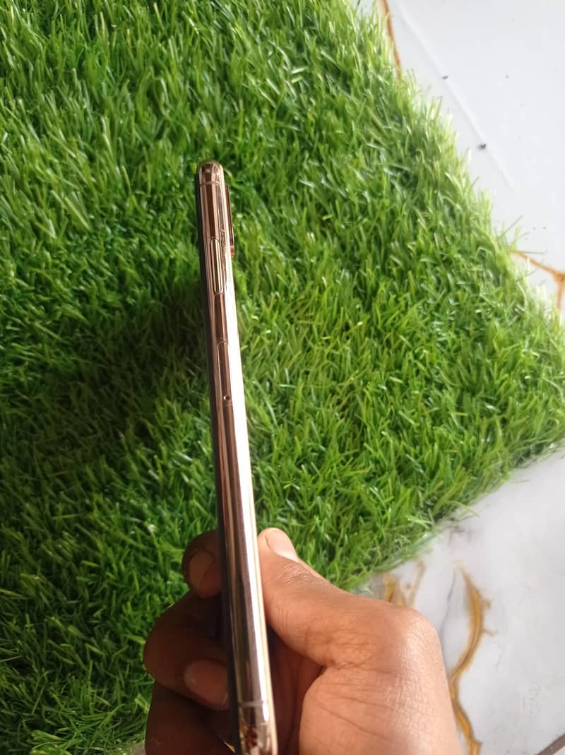 Apple iPhone XS Max 6