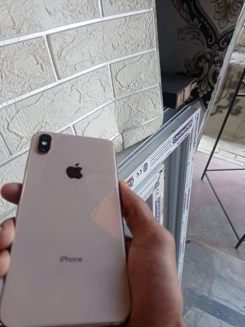 Apple iPhone XS Max 7