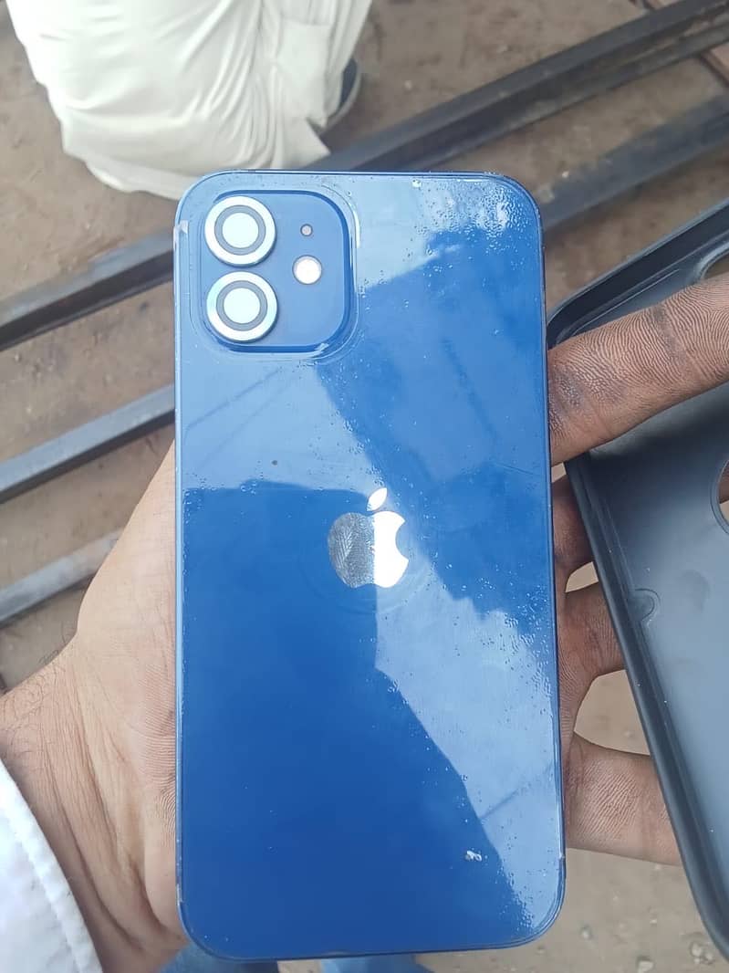 Apple iPhone 12 4