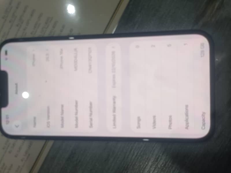 Apple iPhone 16e 4