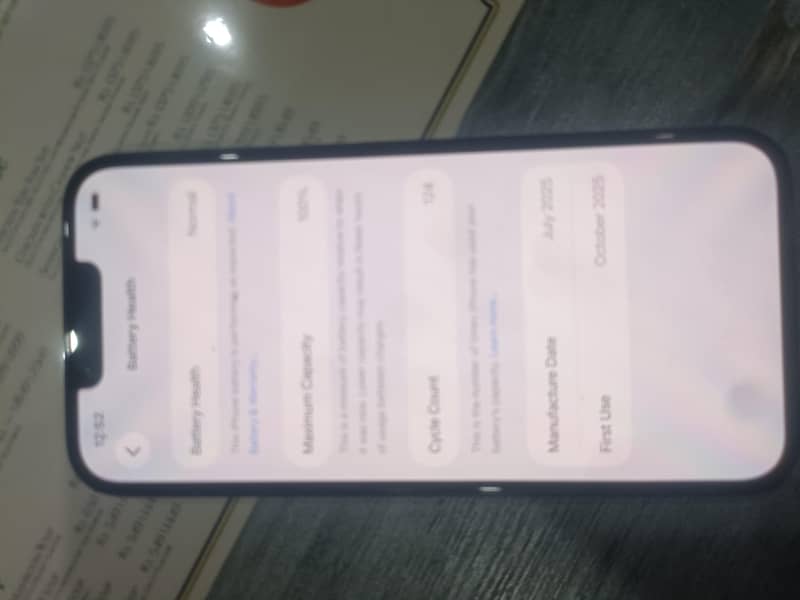 Apple iPhone 16e 5