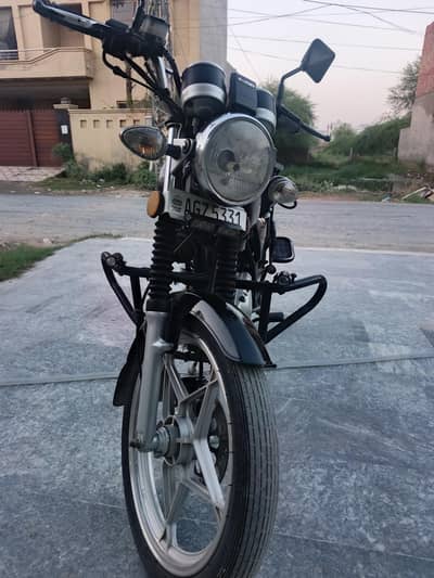 Suzuki GS 150 SE Black