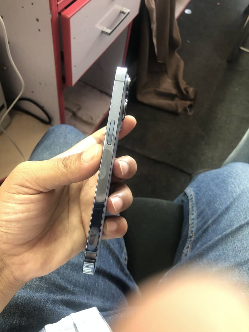 Apple iPhone 13 Pro 2