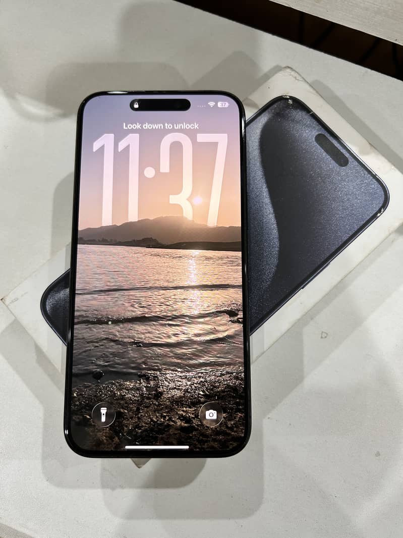 Apple iPhone 15 pro Max 2