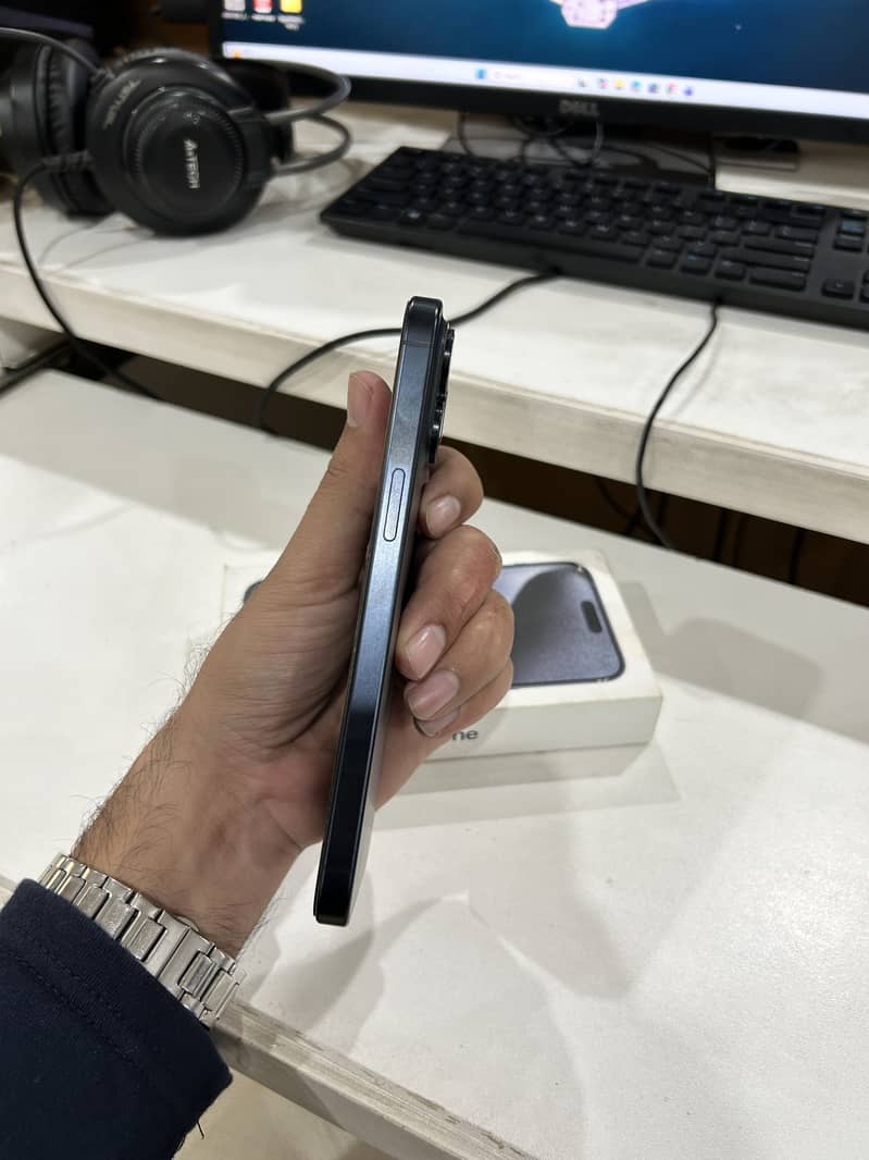 Apple iPhone 15 pro Max 4