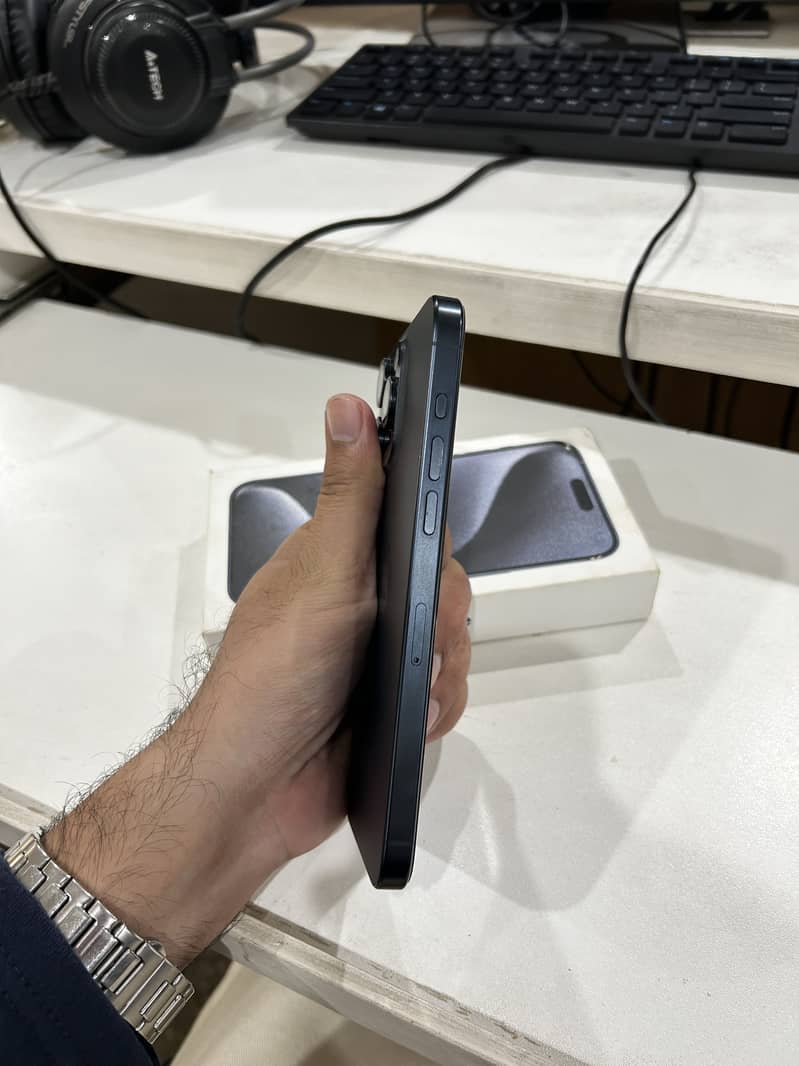 Apple iPhone 15 pro Max 7