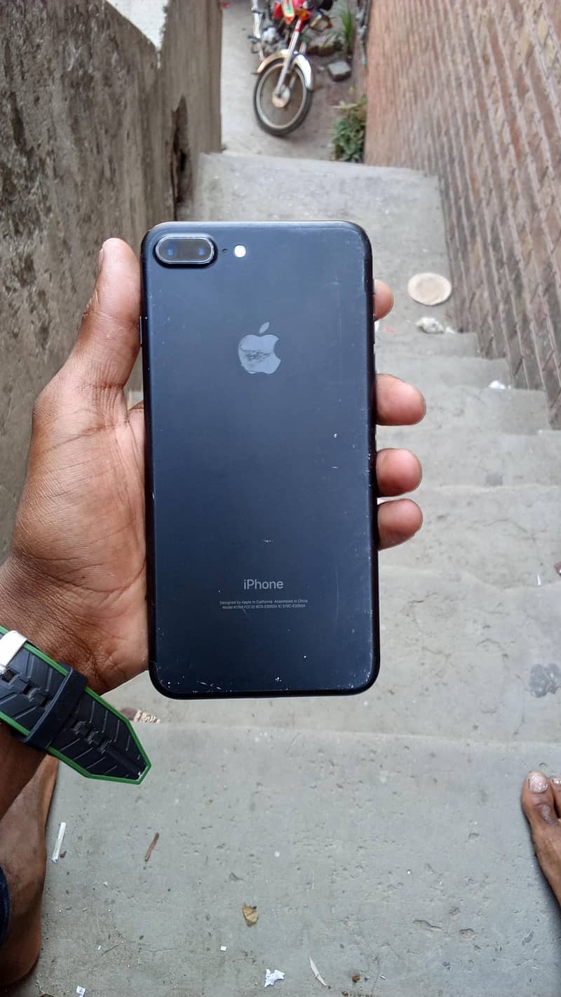 Apple iPhone 7 Plus 2