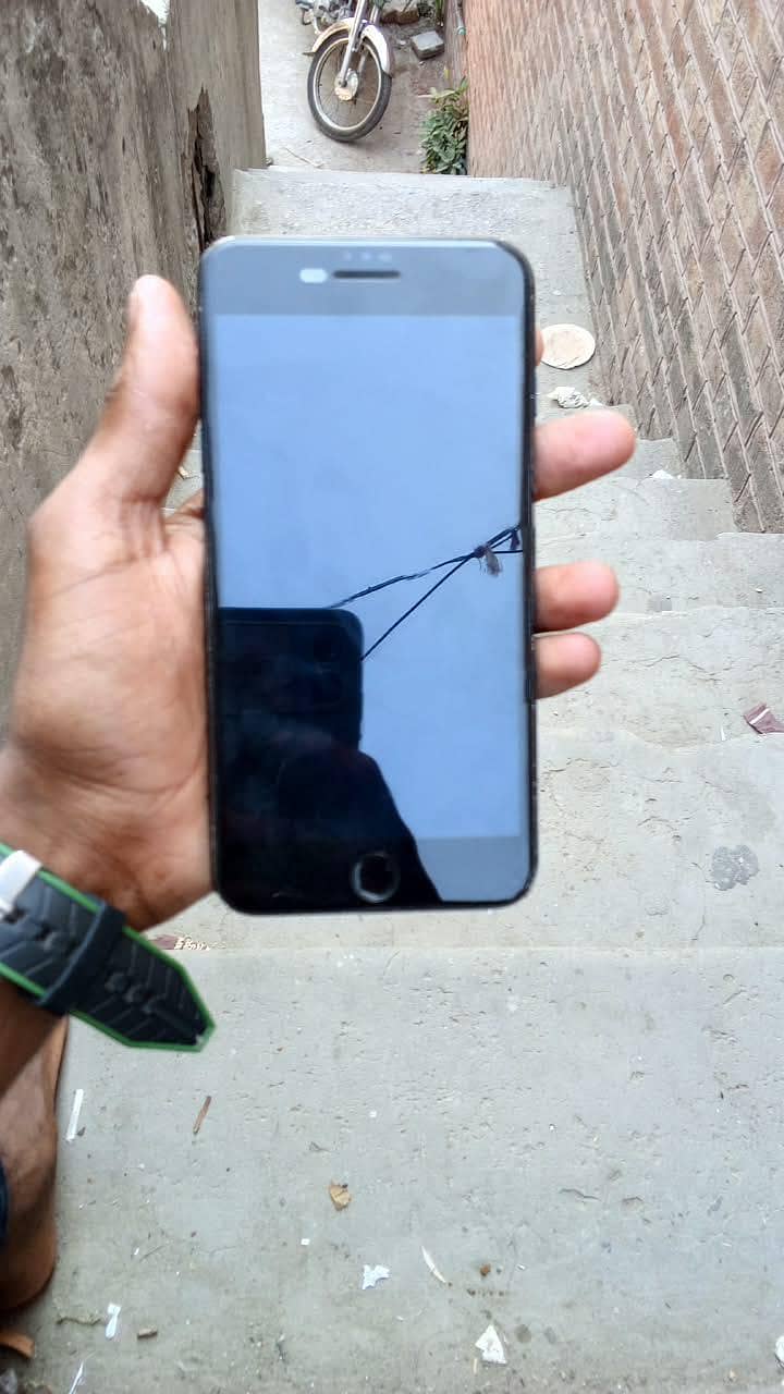 Apple iPhone 7 Plus 5