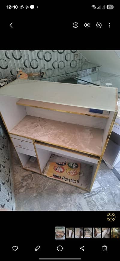 Mobile shop counter aik 8 foot ka hay aik 4 foot ka hay