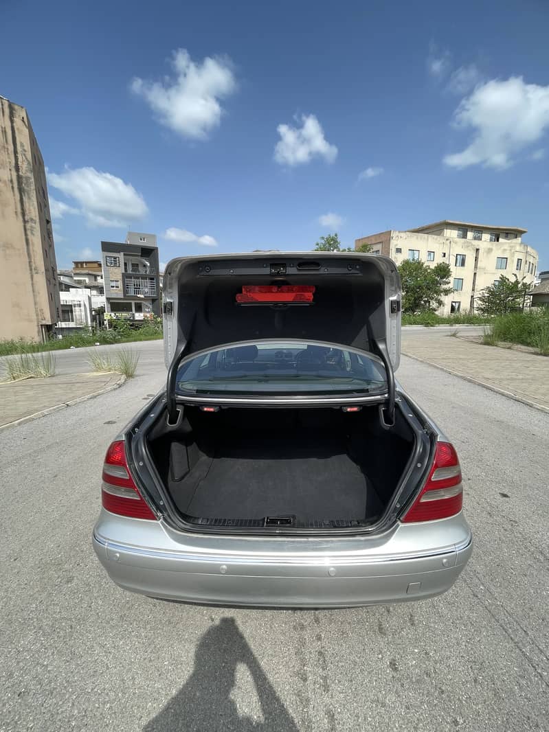 Mercedes E Class 2003 13