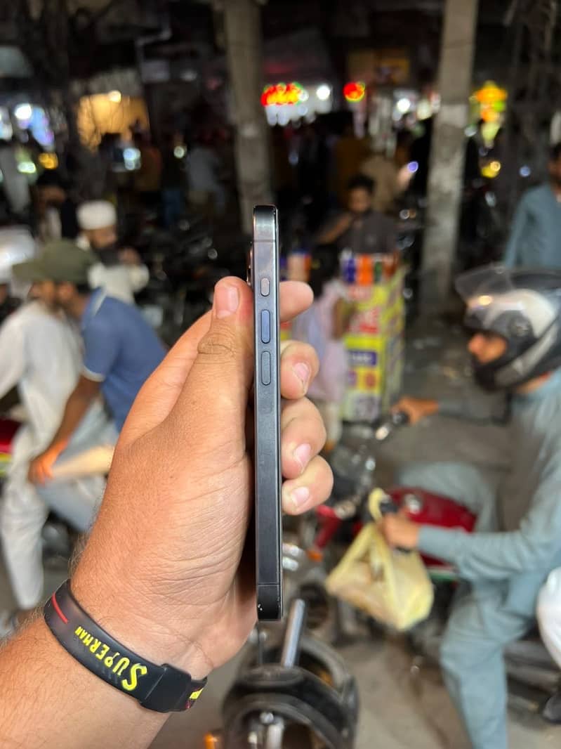 Apple iPhone 15 Pro 2