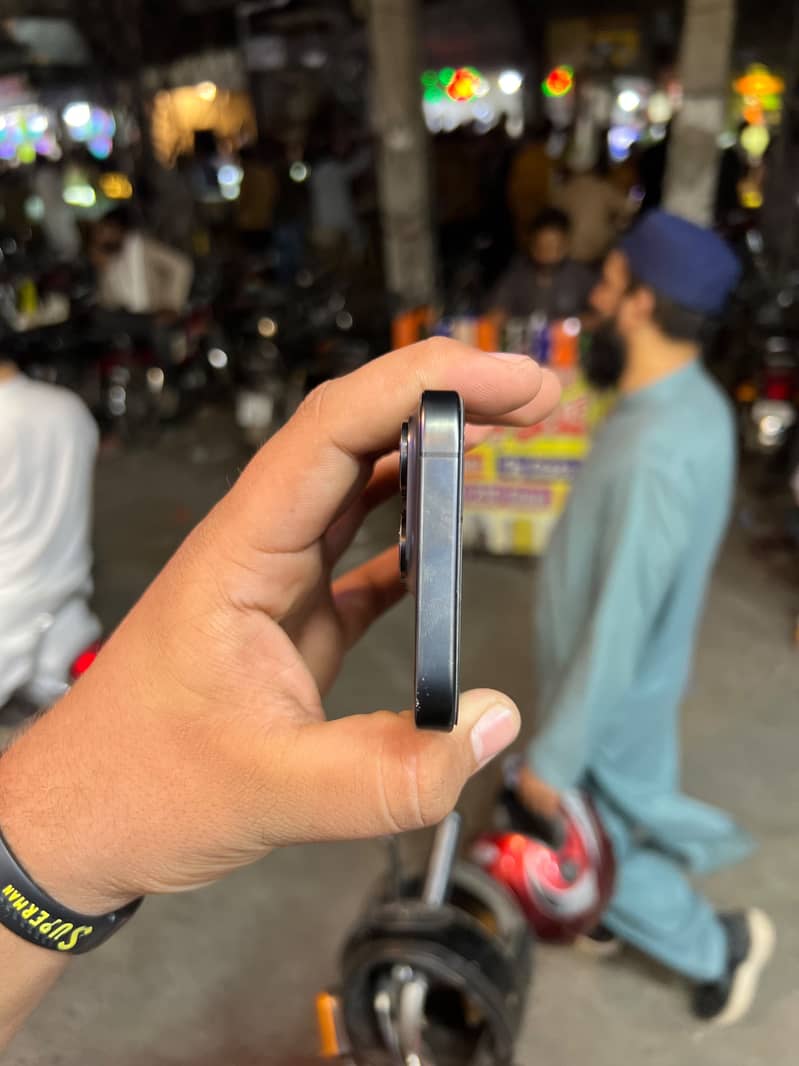 Apple iPhone 15 Pro 4