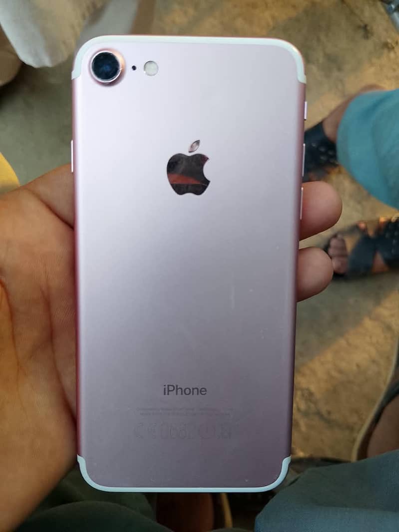 Apple iPhone 7 1