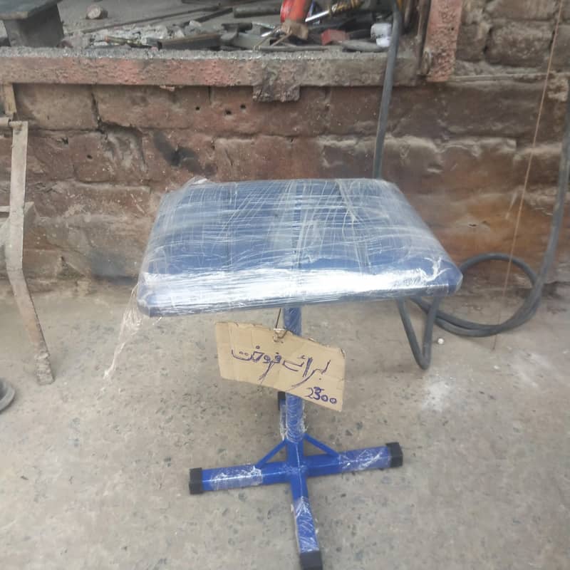 blue stool 0