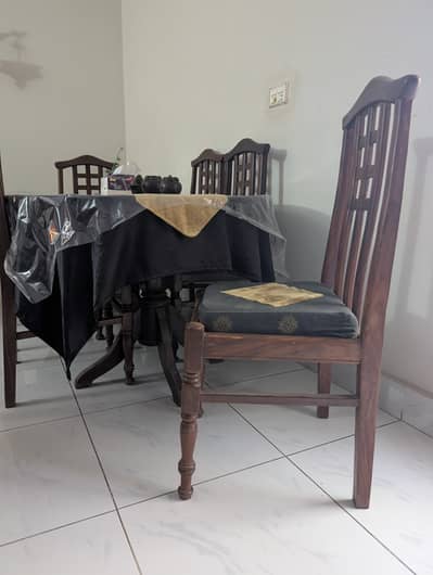 DINNING TABLE WITH 6 CHAIRS