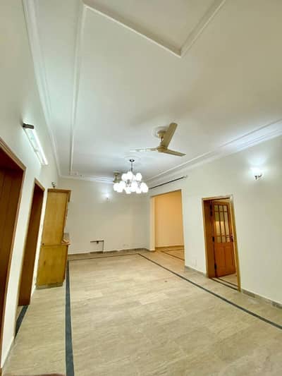 G11/3 Full House 5 Bed 2 kitchen