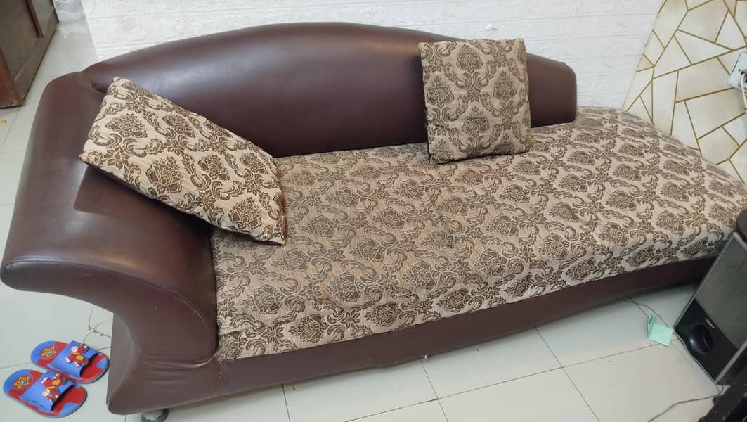 Dewan couch 0