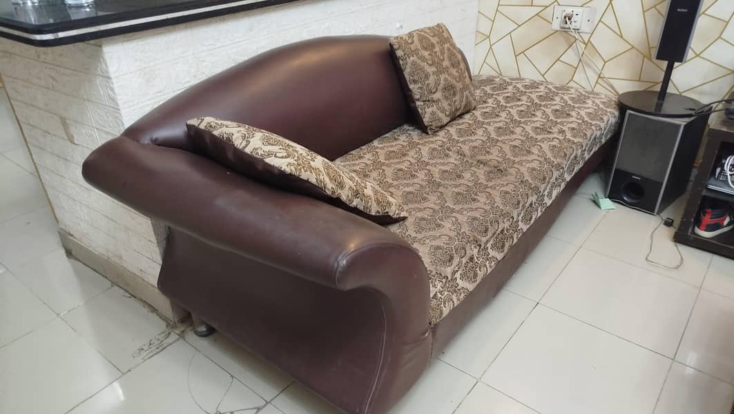 Dewan couch 2