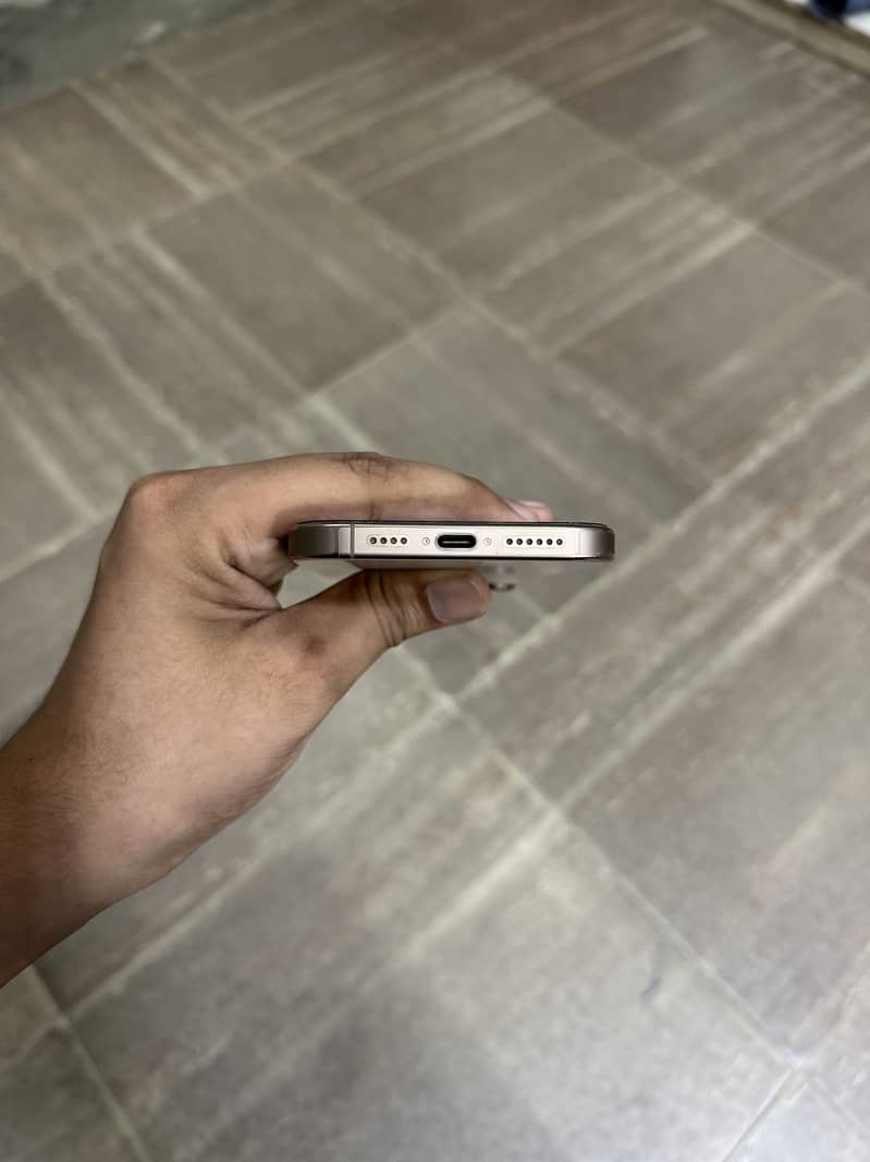 Apple iPhone 16 Pro Max 3