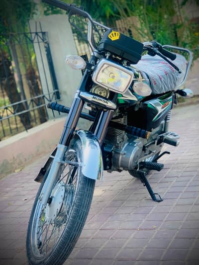 honda 125 new condition model 2023 just buy and use