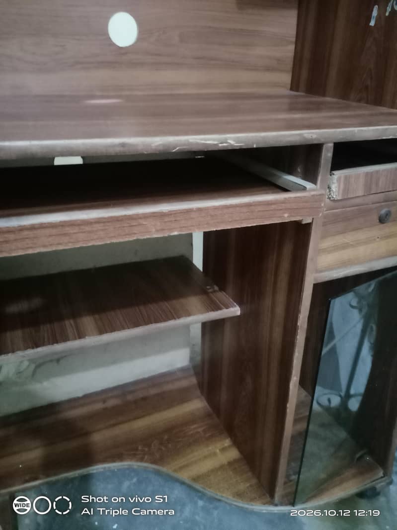 Computer Table 4