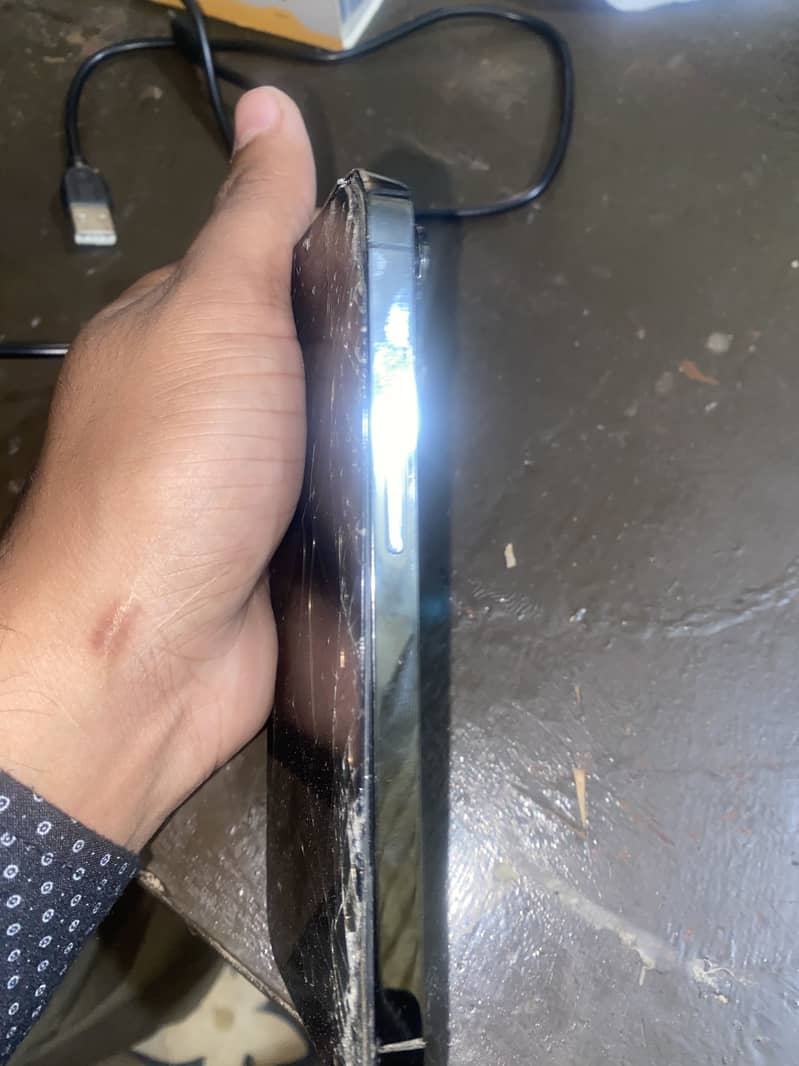 Apple iPhone 13 Pro 4